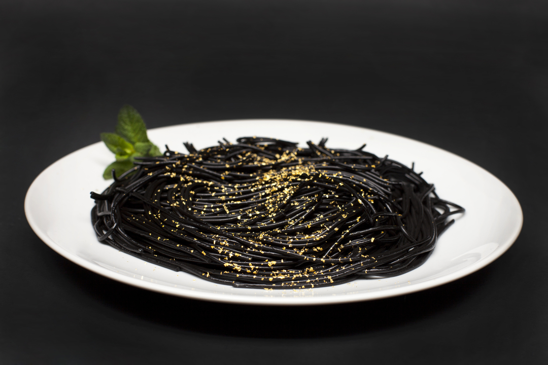 edible gold powder black pasta spaghetti
